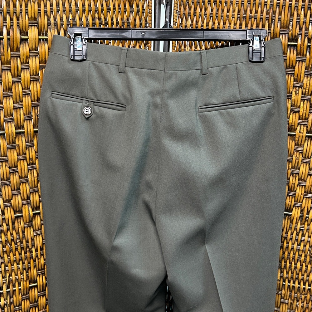 9932 Austin Reed Drab Green Suit Dillards Size 39R Coat 32 Pants - Picture 12 of 16